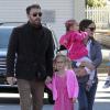 Jennifer Garner et Ben Affleck ont emmené leurs filles Violet et Seraphina au Farmers Market où elles ont fait du poney. Pacific Palisades, le 11 novembre 2012
