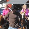 Dimanche ensoleillé au Farmers Market pour Jennifer Garner, Ben Affleck et leurs filles Violet et Seraphina. Pacific Palisades le 11 novembre 2012