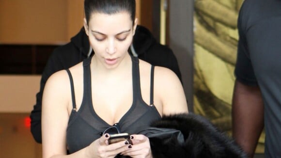 Kim Kardashian discrète et sans maquillage, sa soeur Kourtney profite de Paris