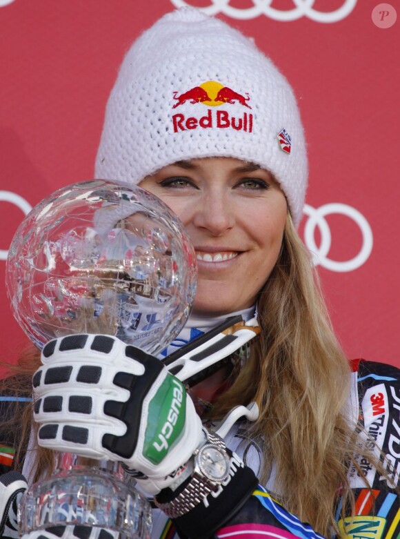 Lindsey Vonn le 15 mars 2012 en Autriche, avec le quatrième gros Globe de cristal de Coupe du monde de sa carrière.