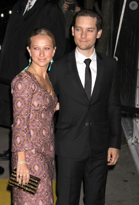 La créatrice de bijoux Jennifer Meyer Maguire et son mari Tobey Maguire arrivent au Center 548 pour la neuvième édition du CFDA/Vogue Fashion Fund. New York, le 13 novembre 2012.