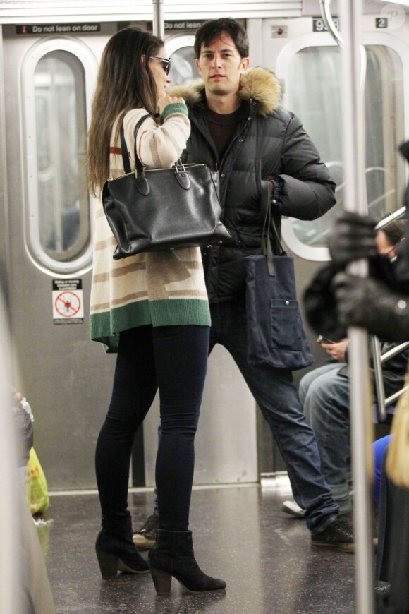 Katie Holmes prend le métro pour se rendre à Broadway le 14 novembre 2012.