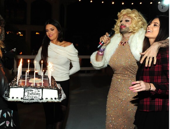 Kendall Jenner et des invités à sa soirée d'anniversaire pour ses 17 ans. Le 11 novembre 2012.