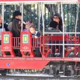 Sandra Bullock et son fils Louis, Camila Alves enceinte et ses enfants Levi et Vida, ont passé la journée au parc d'attractions  Storyland  de la Nouvelle-Orléans, le 14 novembre 2012.