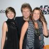 Jon Bon Jovi accompagné par sa fille Stephanie et son épouse Dorothea à Los Angeles le 30 janvier 2012.