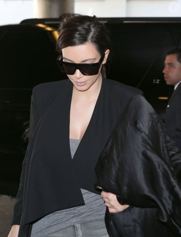 Kim Kardashian s'envole pour la Caroline du Nord afin d'assister au bal des Marines, le 15 novembre 2012.
