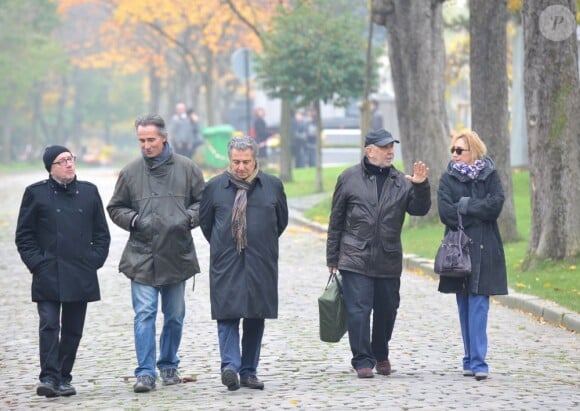 Michel Blanc, Thierry Lhermitte, Christian Clavier, Gérard Jugnot et Marie-Anne Chazel lors de l'inhumation définitive de Tsilla Chelton dans le cimetière du Père-Lachaise à Paris le 16 Novembre 2012