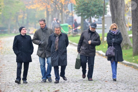 Michel Blanc, Thierry Lhermitte, Christian Clavier, Gérard Jugnot et Marie-Anne Chazel lors de l'inhumation définitive de Tsilla Chelton dans le cimetière du Père-Lachaise à Paris le 16 Novembre 2012
