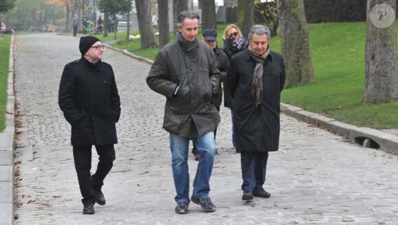 Michel Blanc, Thierry Lhermitte, Christian Clavier, Gérard Jugnot et Marie-Anne Chazel lors de l'inhumation définitive de Tsilla Chelton dans le cimetière du Père-Lachaise à Paris le 16 Novembre 2012