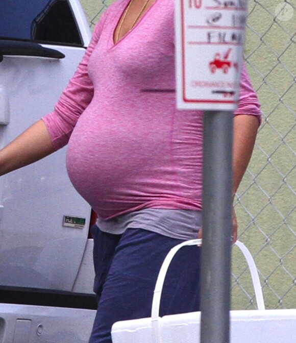 Camila Alves enceinte sur le tournage du film Dallas Buyer's Club en Louisiane. Novembre 2012.
