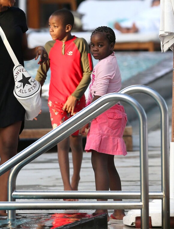 Les enfants de Madonna, David Ritchie et Mercy James, dans leur hôtel à Miami, le 18 novembre 2012.
