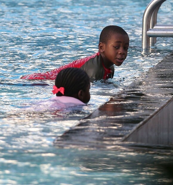 Les enfants de Madonna, David Ritchie et Mercy James, dans leur hôtel à Miami, le 18 novembre 2012.