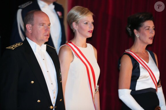 Le prince Albert II de Monaco et la princesse Charlene au Forum Grimaldi pour l'opéra de Puccini La Fianciulla del West lors de la soirée de gala de la Fête nationale à Monaco le 19 novembre 2012.