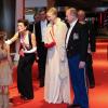 Le prince Albert et la princesse Charlene de Monaco arrivent avec la princesse Caroline et ses fils Andrea et Pierre Casiraghi au Forum Grimaldi pour l'opéra de Puccini La Fianciulla del West lors de la soirée de gala de la Fête nationale à Monaco le 19 novembre 2012.