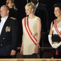 Monaco : La princesse Charlene, lumineuse, étrenne ses insignes de Grand Croix