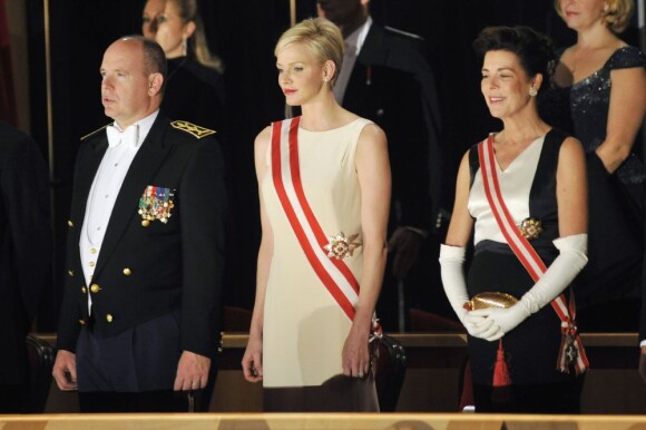 Le prince Albert et la princesse Charlene de Monaco étaient accompagnés de la princesse Caroline de Hanovre et ses fils Andrea et Pierre Casiraghi au Forum Grimaldi pour l'opéra de Puccini La Fianciulla del West lors de la soirée de gala de la Fête nationale à Monaco le 19 novembre 2012.