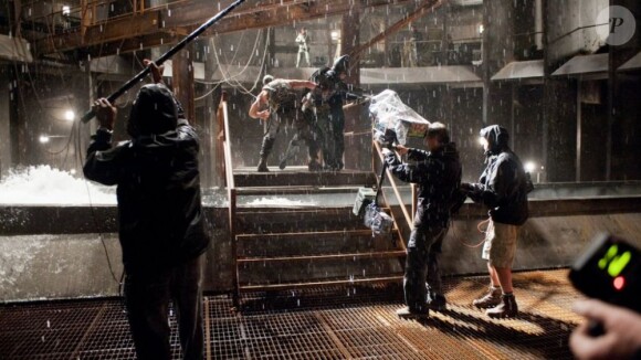 Chris Nolan filme Bane et Batman en plein combat, dans The Dark Knight Rises.