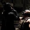 Tom Hardy et Christian Bale se livrent un combat sans merci, filmé sous la direction de Christopher Nolan pour The Dark Knight Rises.