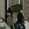 Victoria Beckham et les enfants sortent du domicile de Gordon Ramsay le 22 novembre dans le sud de Londres.