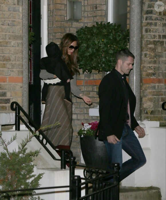Victoria Beckham et les enfants sortent du domicile de Gordon Ramsay le 22 novembre dans le sud de Londres.