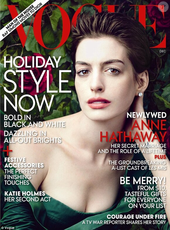 Anne Hathaway en couverture du magazine Vogue pour le numéro de décembre 2012.