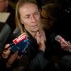 Isabelle Demongeot répond aux journalistes à l'issue du procès de Régis de Camaret, condamné à huit ans de prison par les assises du Rhône le 23 novembre 2012