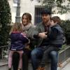 Xabi Alonso fêtait ses 31 ans avec sa femme Nagore et ses enfants Jontxu et Ane le 25 novembre 2012 dans les rues de Madrid