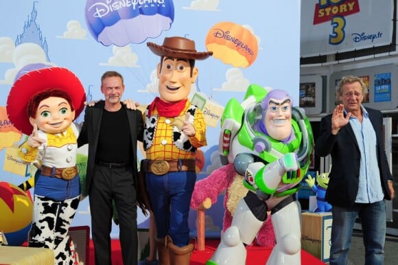 Jean-Philippe Puymartin et Richard Darbois, qui doublent respectivement Woody et Buzz l'Eclair, lors de l'avant-première de Toy Story 3 à Paris, le 26 juin 2010.