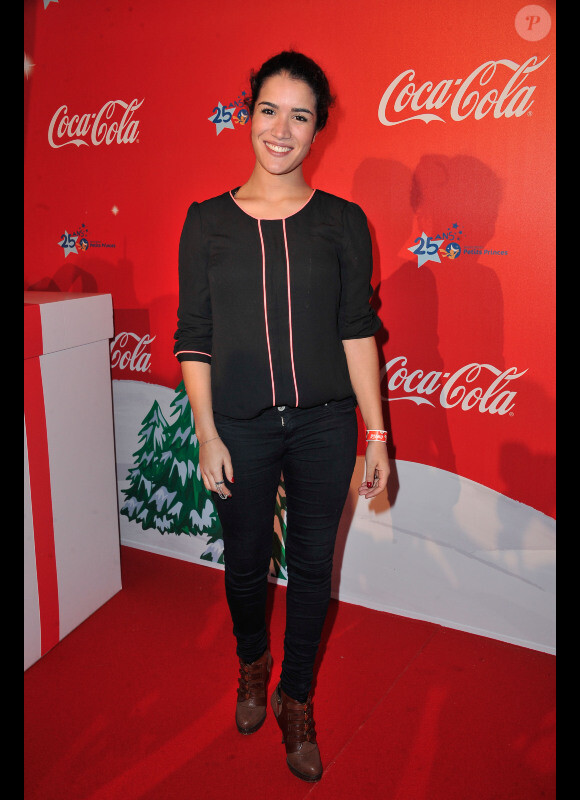 Sabrina Ouazani lors de l'inauguration des vitrines de Noël Coca-Cola au Showcase à Paris le 26 Novembre 2012