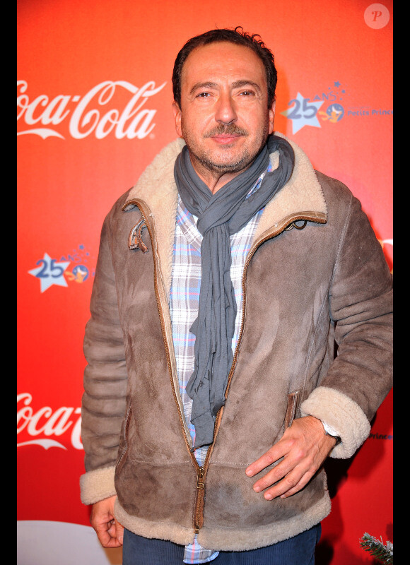 Patrick Timsit lors de l'inauguration des vitrines de Noël Coca-Cola au Showcase à Paris le 26 Novembre 2012