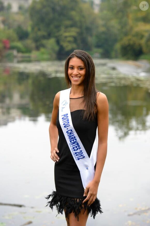 Typhanie Soulat, Miss Poitou-Charentes, candidate pour Miss France 2013, le 8 décembre 2012 sur TF1