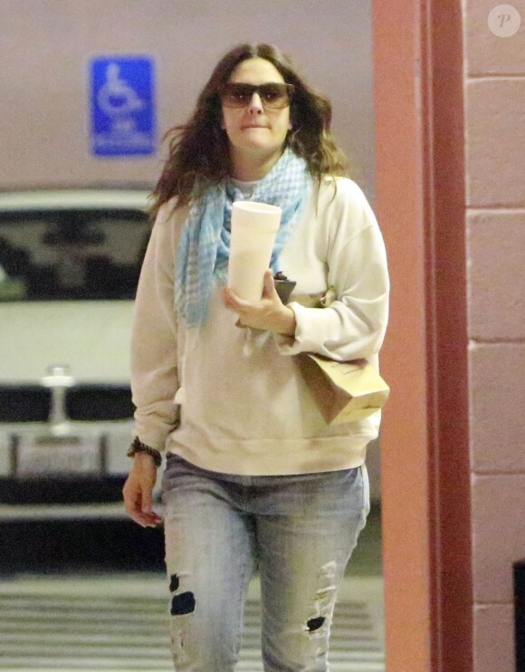Drew Barrymore était habillée de façon décontractée afin d'emmener sa fille Olive chez le pédiatre à Los Angeles le 26 novembre 2012.