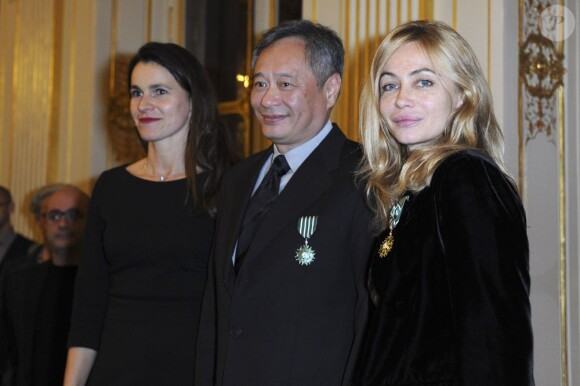 La ministre de la Culture Aurélie Filippetti a remis à Ang Lee et Emmanuelle Béart les insignes de chevalier pour lui, et officier pour elle, dans l'ordre des Arts et des Lettres le 27 novembre 2012