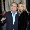 Guy Béart et sa fille Emmanuelle Béart lorsque la ministre de la Culture Aurélie Filippetti a remis à l'actrice les insignes d'officier dans l'ordre des Arts et des Lettres le 27 novembre 2012
