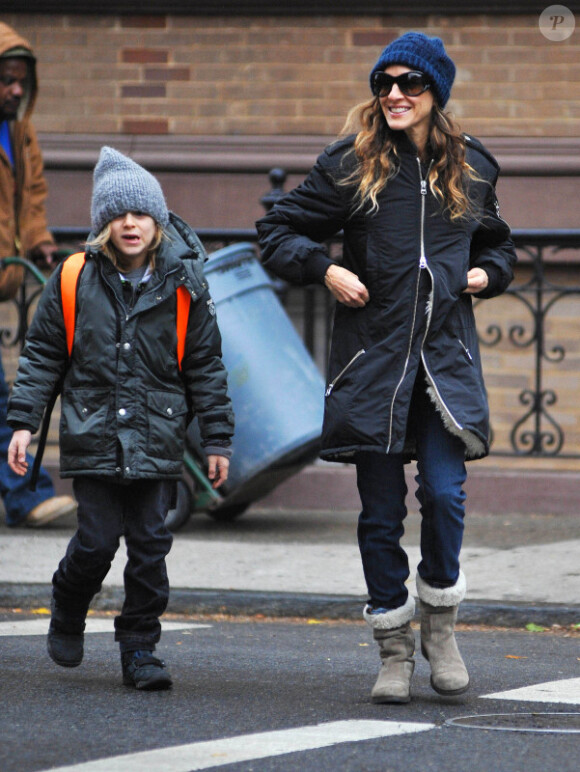 Sarah Jessica Parker emmène James à l'école à New York le 27 Novembre 2012.