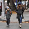 Sarah Jessica Parker emmène ses enfants, Marion, Tabitha et James à l'école à New York le 27 Novembre 2012.