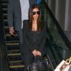 Kim Kardashian, à l'aéroport de Fort Lauderdale près de Miami, s'apprête à rejoindre le Koweït dans un top quasi transparent. Eh oui, la fashionista voyage en mode sexy ! Le 27 novembre 2012