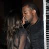 Kim Kardashian et Kanye West s'accordent une pause tendresse devant les photographes