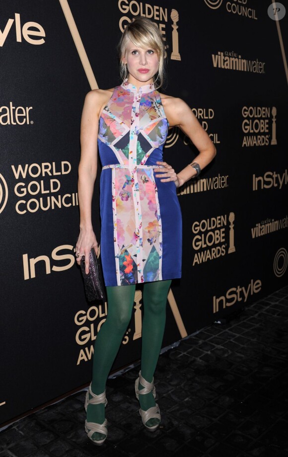 Lucy Punch et une tenue colorée lors de la soirée d'élection de la Miss Golden Globe 2013 par la Hollywood Foreign Press Association and InStyle, au Cecconi's, de Los Angeles, le 29 novembre 2012.
