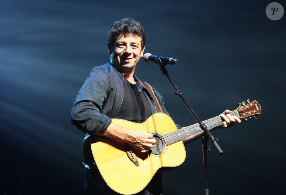 Patrick Bruel chante pour Leurs Voix pour l'Espoir à l'Olympia à Paris le 15 septembre 2012.