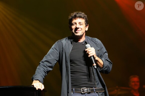 Patrick Bruel chante pour Leurs Voix pour l'Espoir à l'Olympia à Paris le 15 septembre 2012.