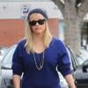 Reese Witherspoon affiche ses formes et ne manque pas de reprendre son look en main, à Los Angeles, le 16 novembre 2012.