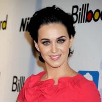 Katy Perry, femme de l'année pour Billboard, rayonnante avec Ciara supersexy