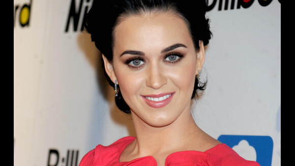 Katy Perry, femme de l'année pour Billboard, rayonnante avec Ciara supersexy