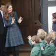 Catherine, duchesse de Cambridge de retour à l'école élémentaire privée St Andrew, où elle fut scolarisée de 1986 à 1995, le 30 novembre 2012