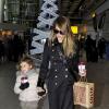 Jessica Alba arrive à Londres avec sa fille Honor le 2 décembre 2012