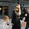 Jessica Alba arrive à Londres avec sa fille Honor le 2 décembre 2012