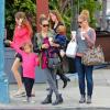 Jessica Alba prend un brunch à Los Angeles avec ses adorables filles le 1er décmbre 2012