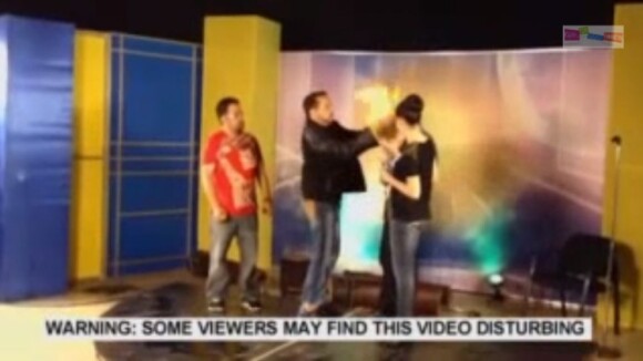 Wayne Houchin : Le magicien prend accidentellement feu à la télévision !