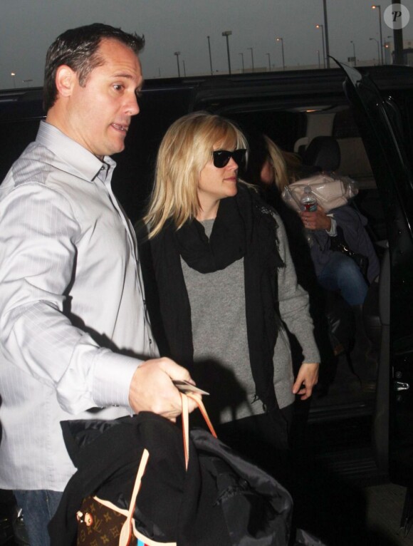 Reese Witherspoon arrive à l'aéroport de Los Angeles, le 4 decembre 2012.